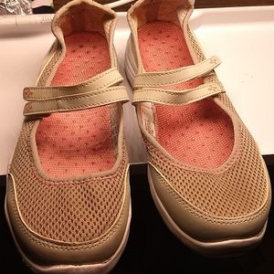 🎉 Bundle 2 for $18 LL Bean women's  6.5 sneakers GUC